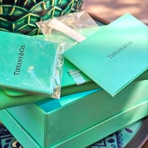 TIFFANY & CO